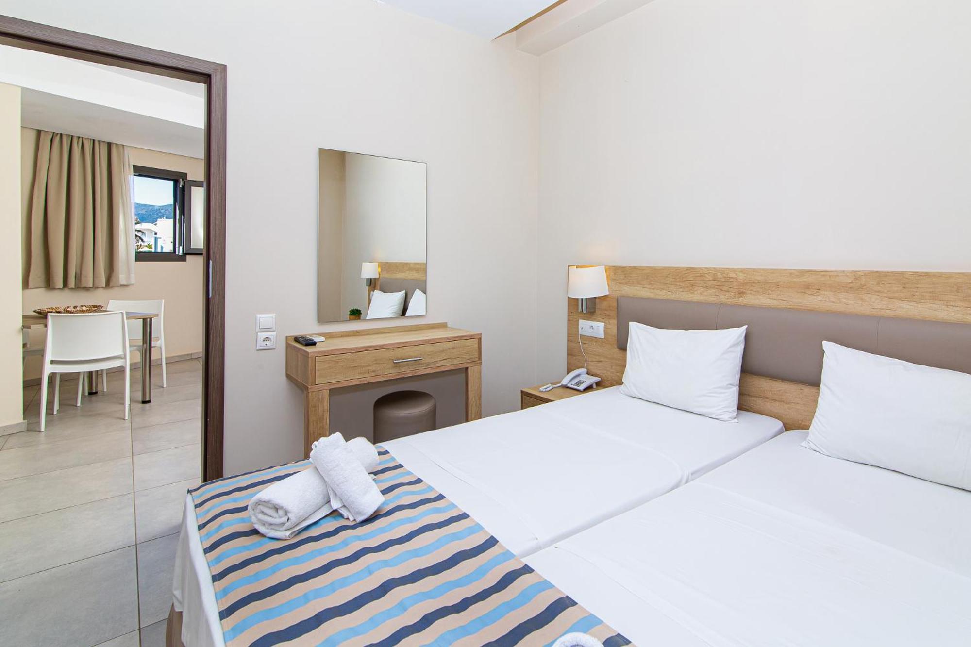Theo Star Beach Hotel มาเลีย ภายนอก รูปภาพ