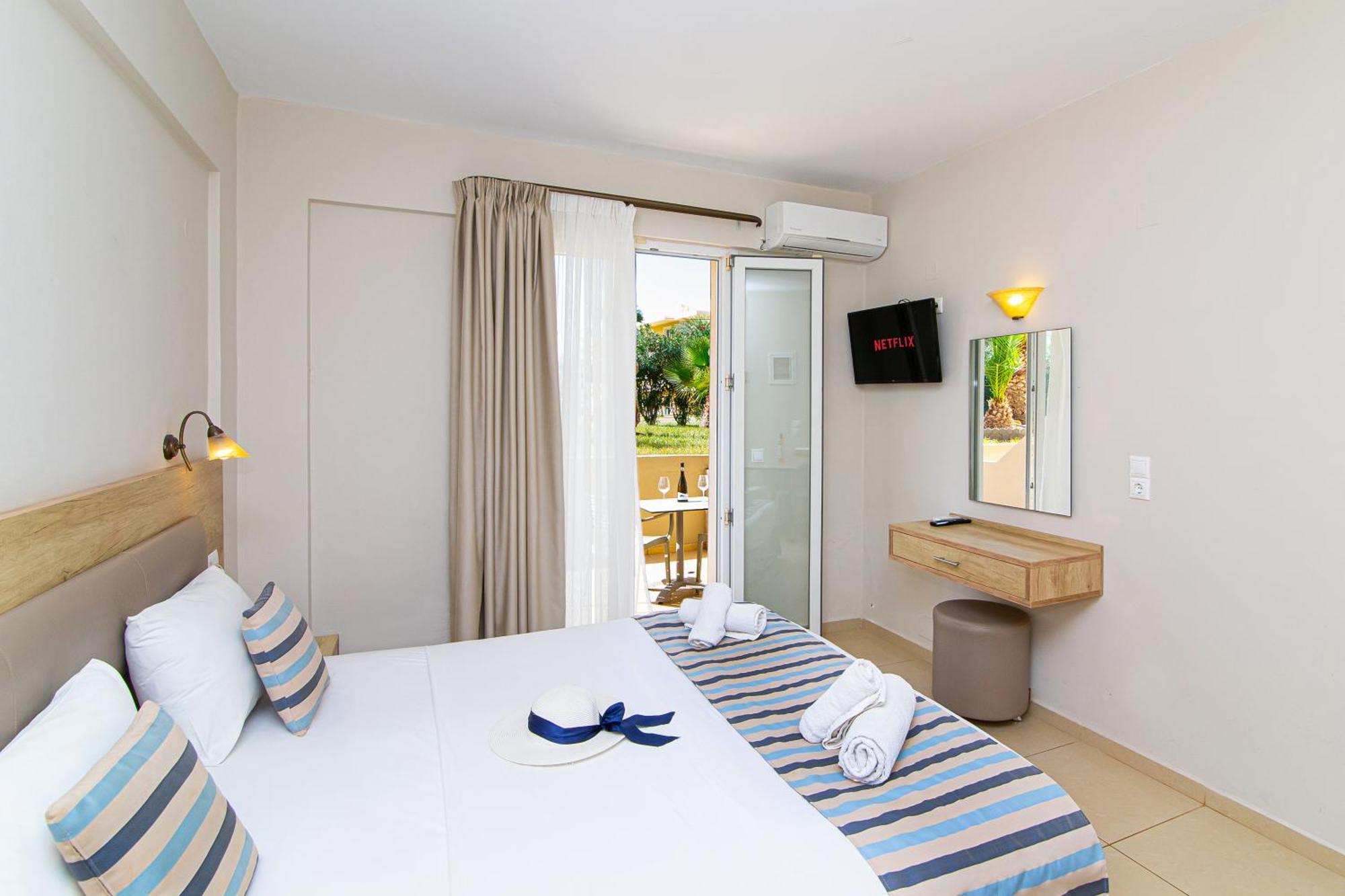 Theo Star Beach Hotel มาเลีย ภายนอก รูปภาพ