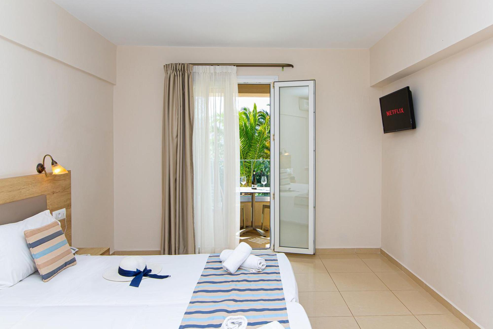 Theo Star Beach Hotel มาเลีย ภายนอก รูปภาพ