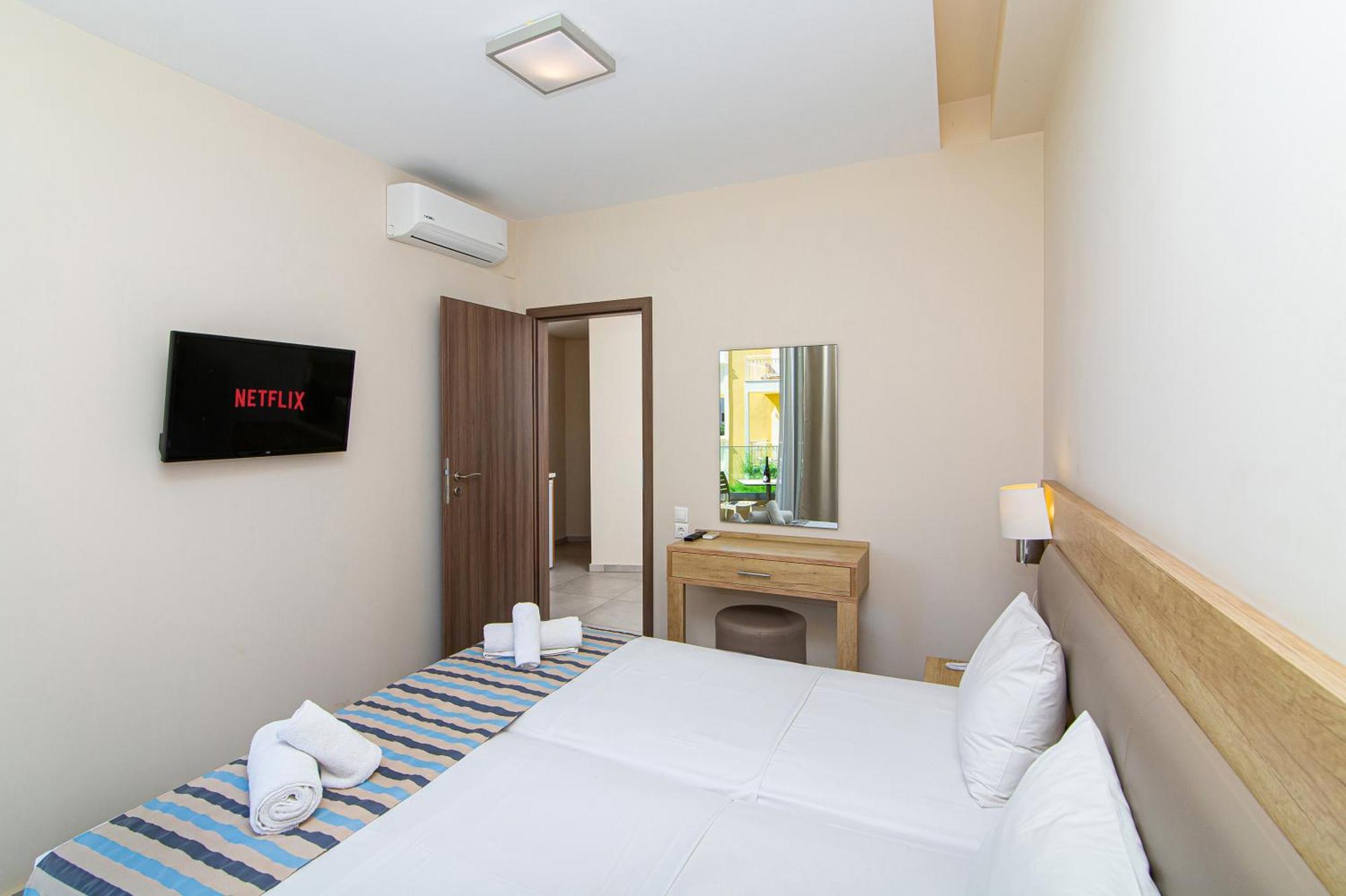 Theo Star Beach Hotel มาเลีย ภายนอก รูปภาพ