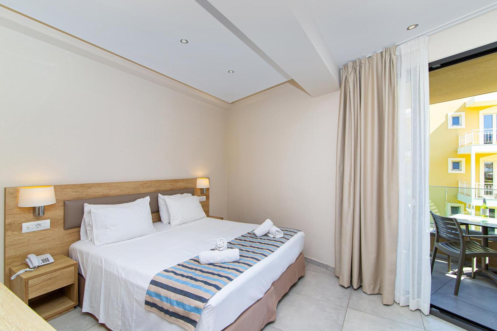 Theo Star Beach Hotel มาเลีย ภายนอก รูปภาพ
