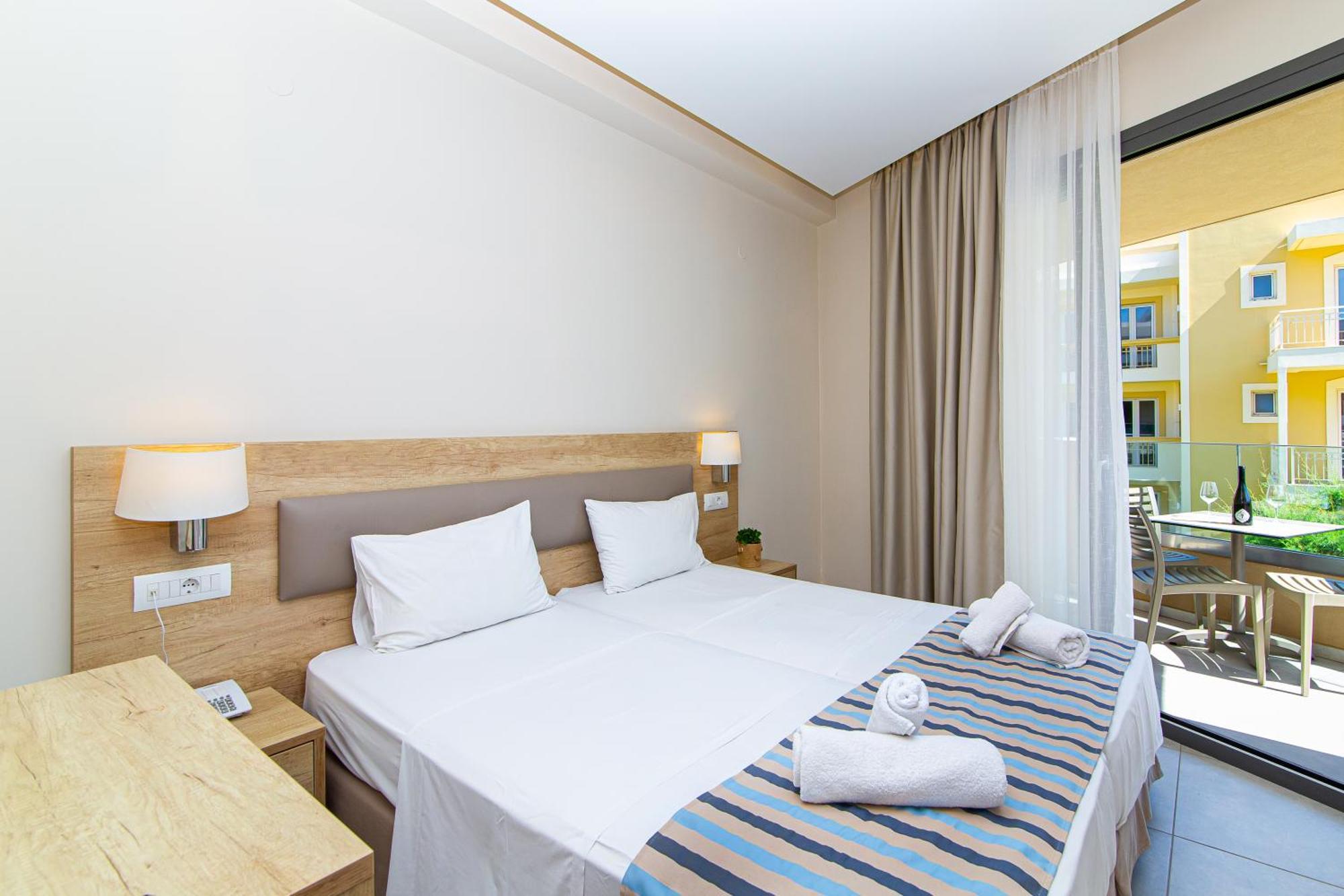 Theo Star Beach Hotel มาเลีย ภายนอก รูปภาพ