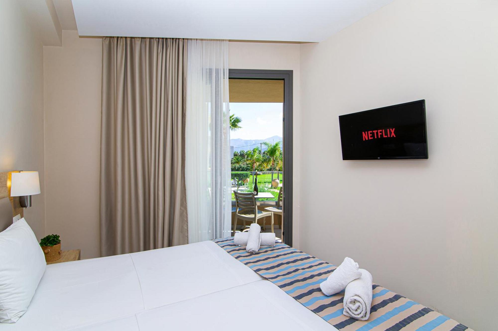 Theo Star Beach Hotel มาเลีย ภายนอก รูปภาพ